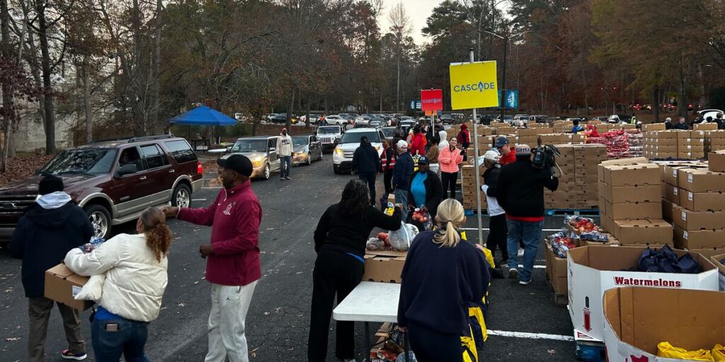 Atlanta church helps fill pantries for 2,500 families ahead of Thanksgiving
