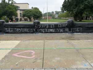 CMU Defends Fence Restrictions Amid Criticism From Anti-Zionism Groups