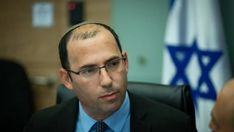 Religious Zionism Party Installs Road Signs to Direct Drivers Away from Palestinian Authority Areas in Samaria
