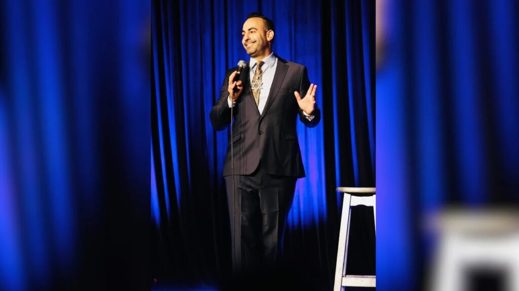 Israeli Comedian Yohay Sponder Uses Humor to Address Antisemitism and Conflict in Global Shows