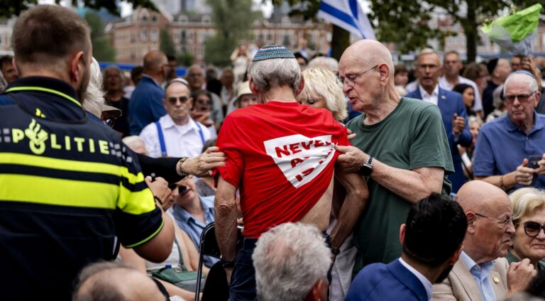 Protesters Disrupt Rotterdam Holocaust Memorial During Israeli Ambassador’s Speech