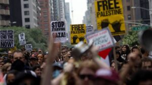 NYC Anti-Israel Activists Protest at Synagogue Over Israeli Real Estate Event