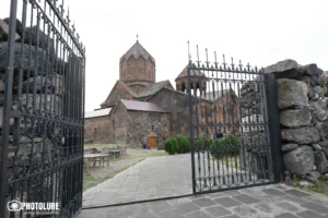 Armenian Prime Minister Pashinyan Proposes Parliamentary Investigation into Armenian Apostolic Church