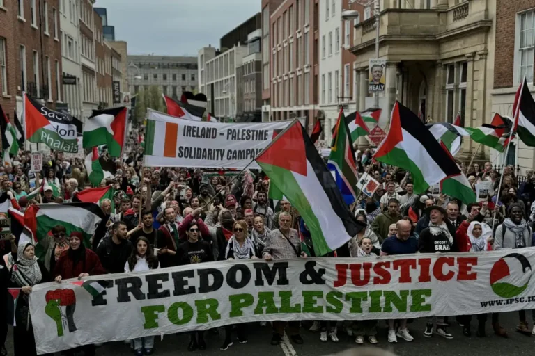 Ireland’s political consensus favors Palestinians, with anti-Israel and antisemitic protest culture described as mainstream