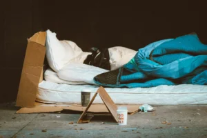 Porto council evacuates homeless camp under Vidoquet Rua do Grij