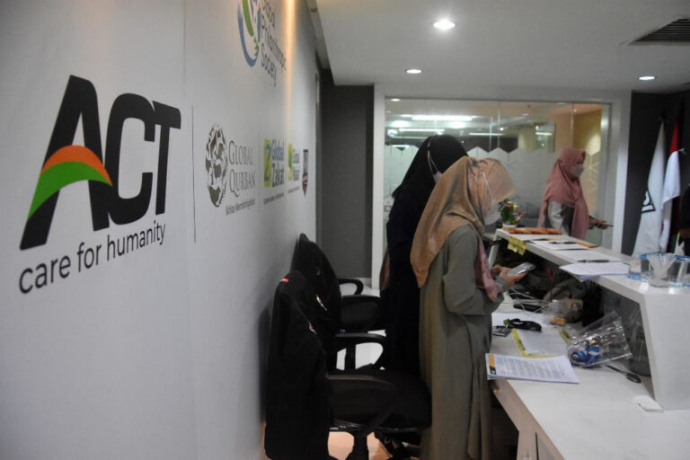 Indonesia’s Religious Charities Face Embezzlement Concerns: Examining Causes and Implications for Accountability.