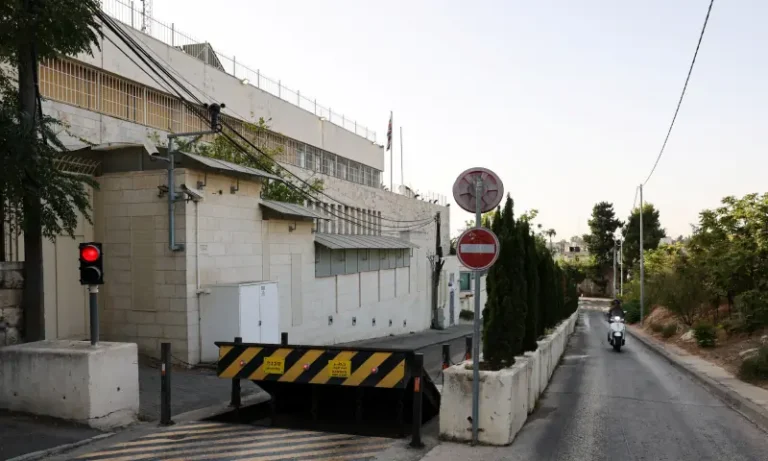 Israel Cuts British Diplomatic Presence in Jerusalem, Closes Consulate
