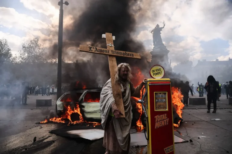 Global Uprisings & Rejecting “Non-Violence” for the Way of the Cross