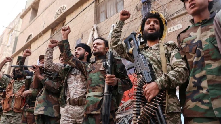 Houthis and Yemeni government forces clash in mountains of Al-Maqatirah district, Lahj, Yemen, reports say