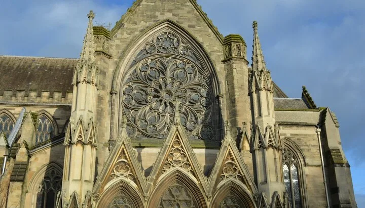 Researchers warn Church of England faces financial crisis as parishioner numbers fall