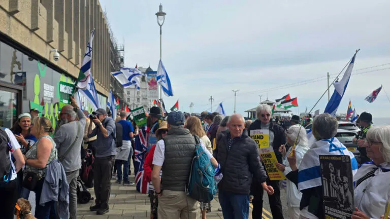 Pro-Israel Demonstrators Protest Green Party’s Zionism as Racism Motion at Conference