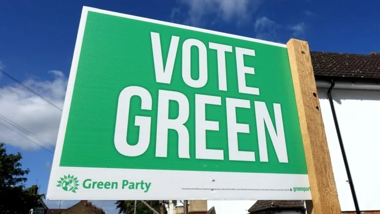 Israeli Foreign Ministry Condemns British Green Party for Adopting Hamas Ideology