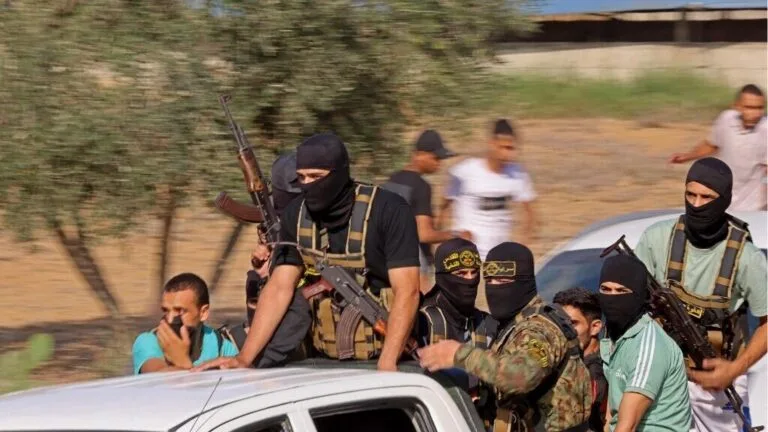 The sun no longer shines from the west: Palestinian resistance challenges colonial narratives and Zionist policies.