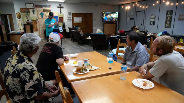 Sarasota County church postpones cease-and-desist order, resumes full homeless outreach services