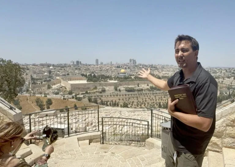 Former IDF Soldier Henry Maaravi Transforms from Combat Role to Guiding Christian Pilgrims in Holy Land