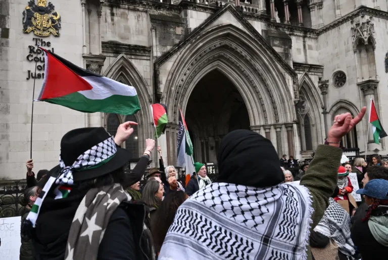 Anti-Israeli Protesters Demonstrate Near London Jewish Offices, Five Arrested