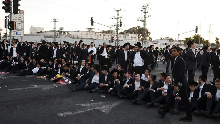 Drivers Across Israel Warned of Roadblocks and Disruptions Tomorrow Due to Protests Over IDF Recruitment Protests