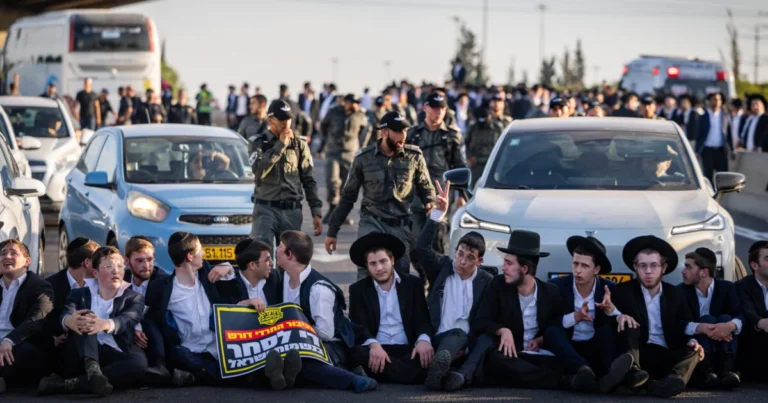 Huge traffic loads expected in Gush Dan as police warn of disruptions ahead of demonstration