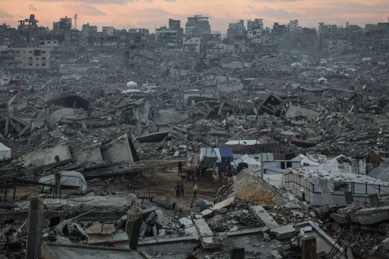 Israeli Strikes Injure Palestinians in Gaza Despite Ceasefire Agreement