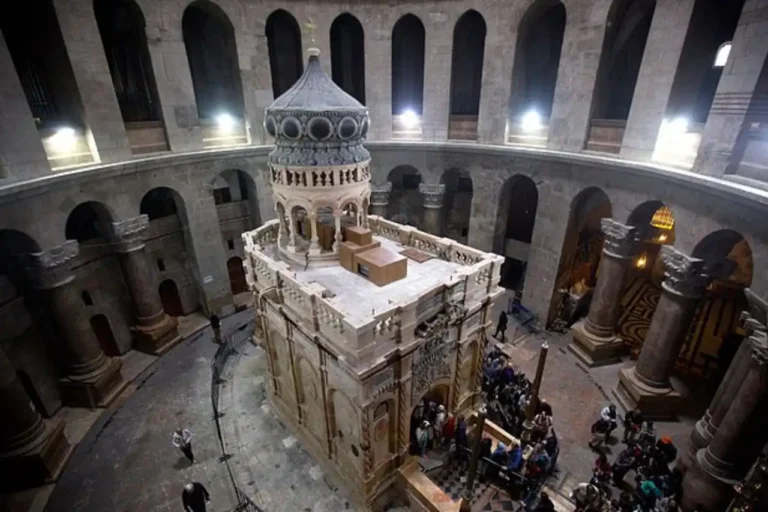Archaeologists uncover ancient burial sites and agricultural landscape under Church of the Holy Sepulchre in Jerusalem, aligning with Gospel descriptions.