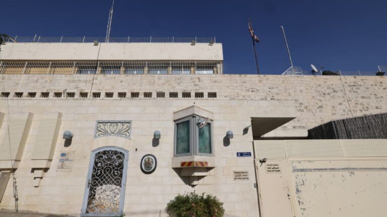 UK Threatens to Expel Israeli Diplomats in Response to Closure of Consulate in East Jerusalem