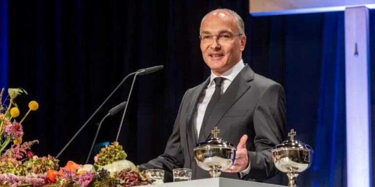 World Leader of New Apostolic Church Celebrates Thanksgiving Service in Dorsten