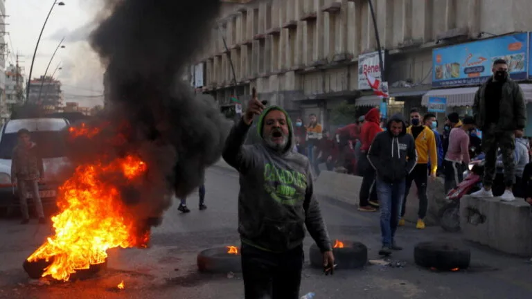 Lebanese Turn to Food Banks Amid Economic Crisis and Migration Pressures