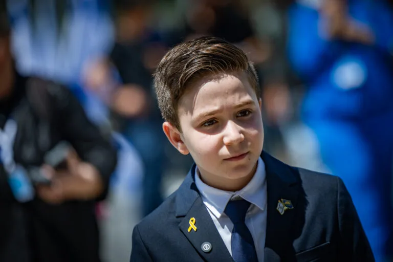 Ben Cresso’s 7-year-old on stage sparks emotional response at event