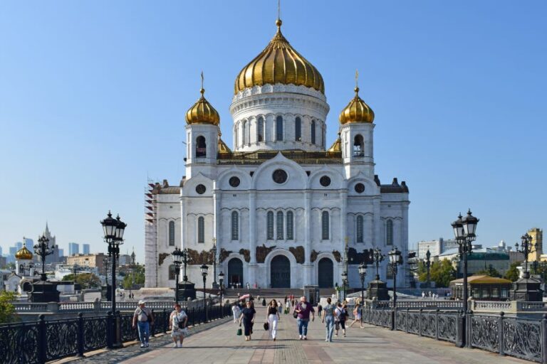 Survey: Fewer Russians Identify as Orthodox, Despite Rise in Holy Communion Participation