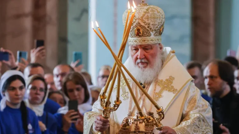 Patriarch Kyrill’s Birthday Greeting to Putin Framed as Canonization of Political Leadership