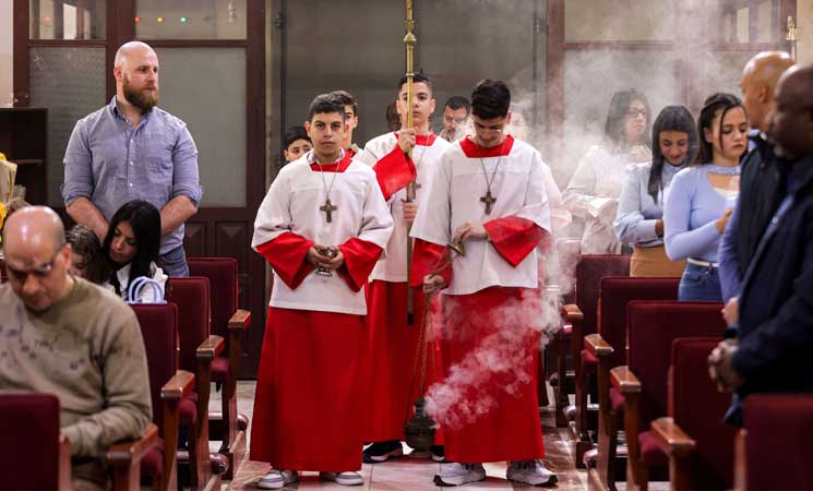 Gaza Christians hold Easter service amid war, call for peace and stability