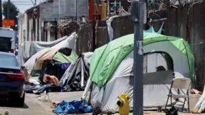 Homeless man assaults German journalist in Miami Beach, Florida, raising security concerns for 2026 World Cup organizers