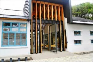 The former Traveller’s Shelter in Kaji City is being renovated into a community creation center.