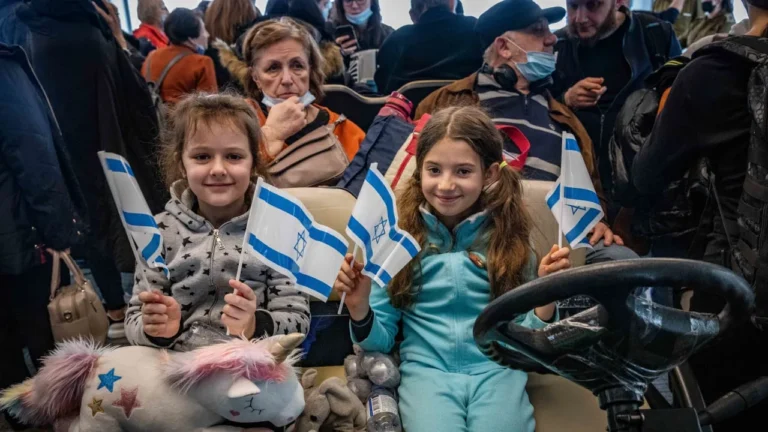 Messianic group plans to evangelize Ukrainian Jewish refugees arriving in Israel