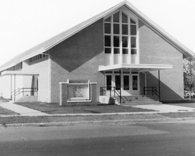 Evangelical Mennonite Church in Steinbach Marks Centennial with 600 Members (Steinbach, Canada)