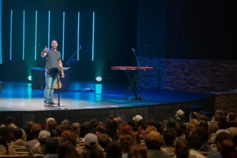 Southern Baptist Leaders Emphasize Relationships and Scripture in Preparing Students for Baptism