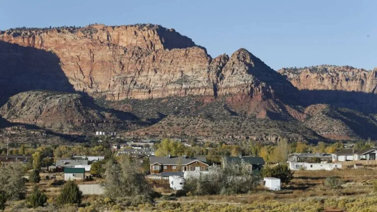 Polygamous group relinquishes sprawling worship center along Utah-Arizona border