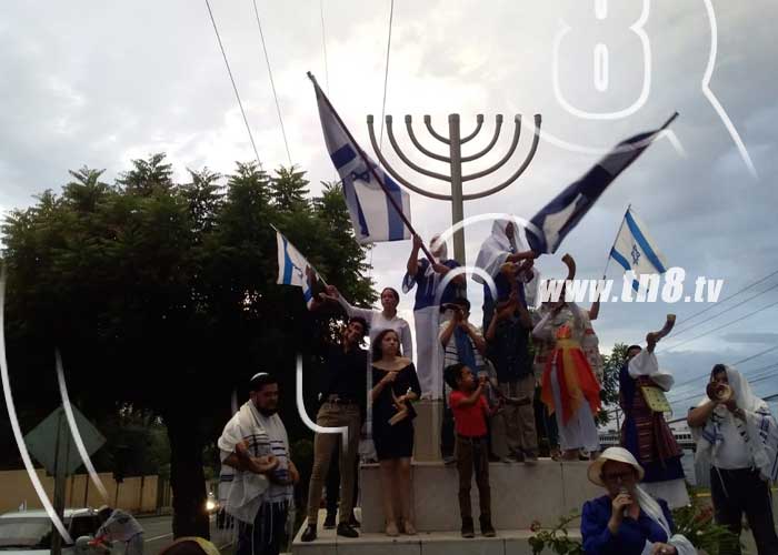 Messianic Jews in Nicaragua celebrate completion and beginning of Torah reading cycle