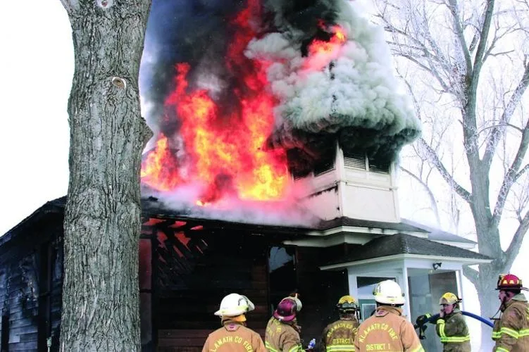 Fire destroys Unitarian church building in Klamath Falls, Oregon, area
